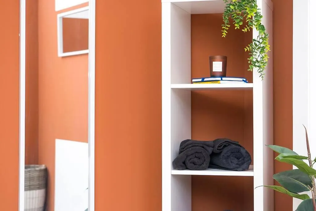 Sleek Urban Living With Bicocca Stays Aberdeen 0*,