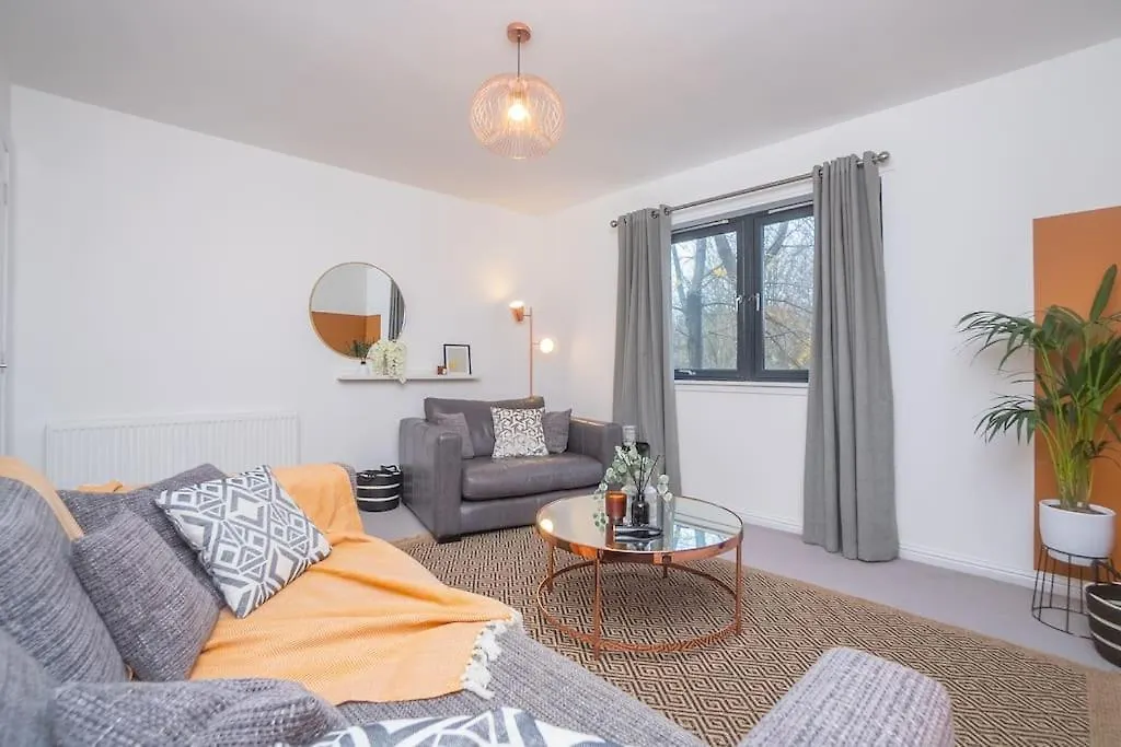 Sleek Urban Living With Bicocca Stays Aberdeen Appartement