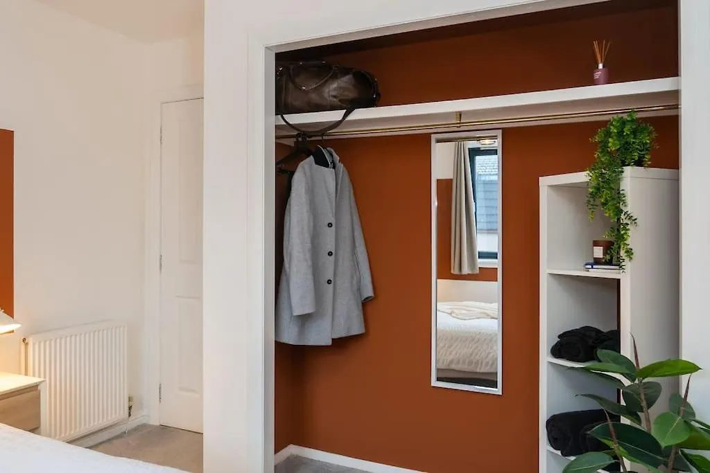 Sleek Urban Living With Bicocca Stays Aberdeen Appartement