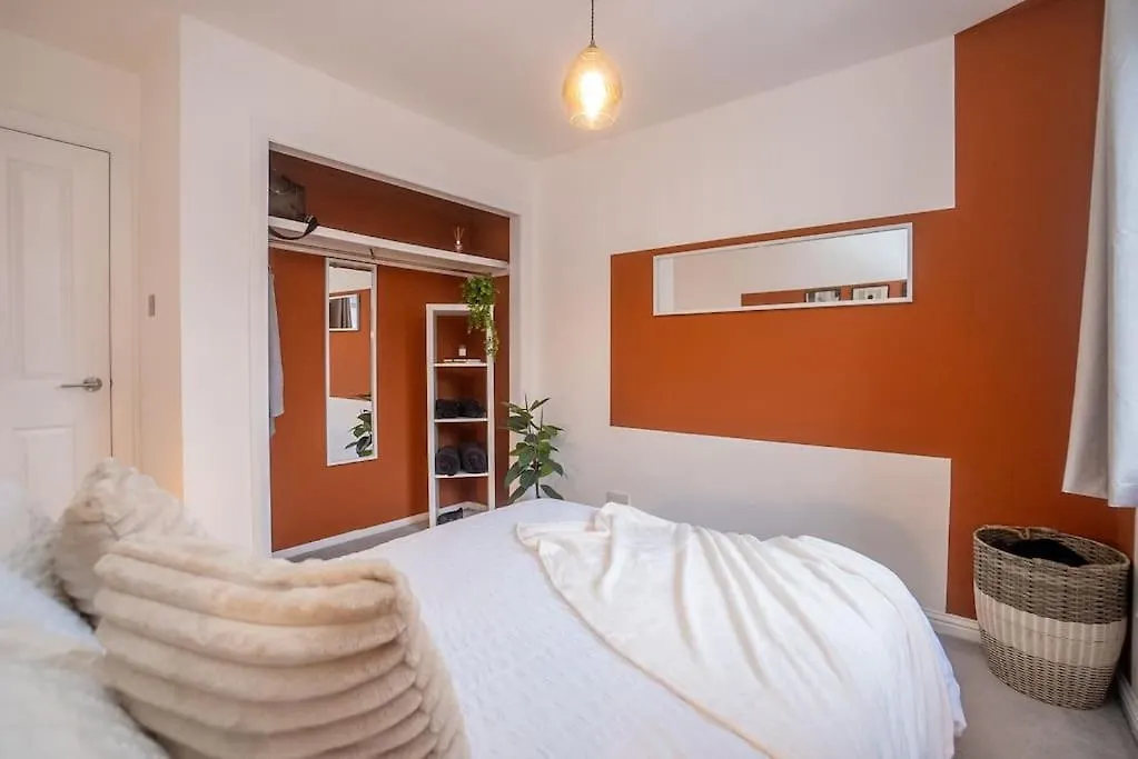 Sleek Urban Living With Bicocca Stays Aberdeen Appartement