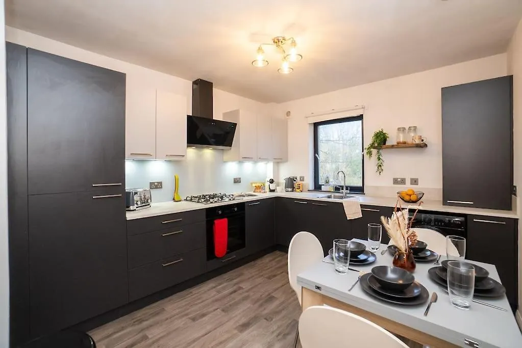 Sleek Urban Living With Bicocca Stays Aberdeen Appartement